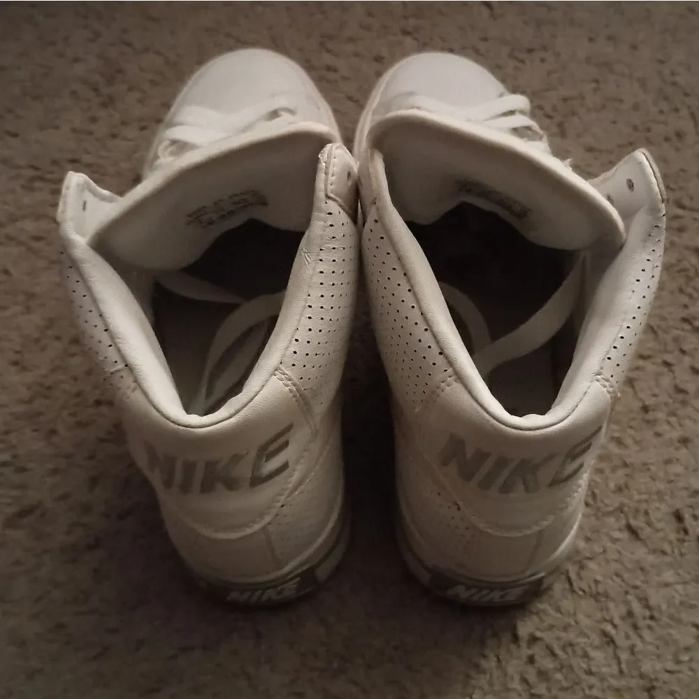 Nike Classic White High Boys Sneakers Size 6 US 354697-111 PRE-OWNED